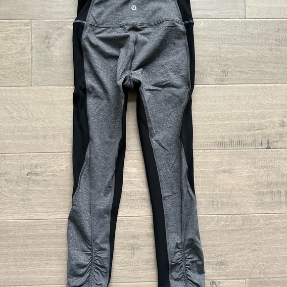 LULULEMON leggings with ruching detail at ankles - Picture 2 of 6